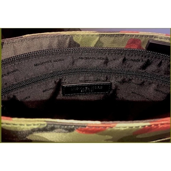 Michael Kors Mens Kent Camouflage Spice Orange Medium Flat Crossbody Bag - Picture 3 of 6